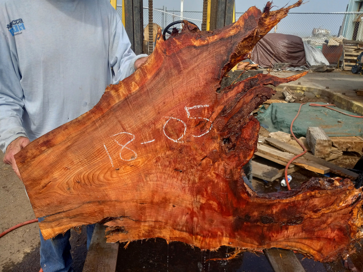 river tables | DIY wood crafts | epoxy resin tables | redwood slab | 18-05